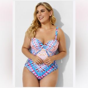 NWT Meet Curve Cut Out Underwire One Piece Swimsuit.